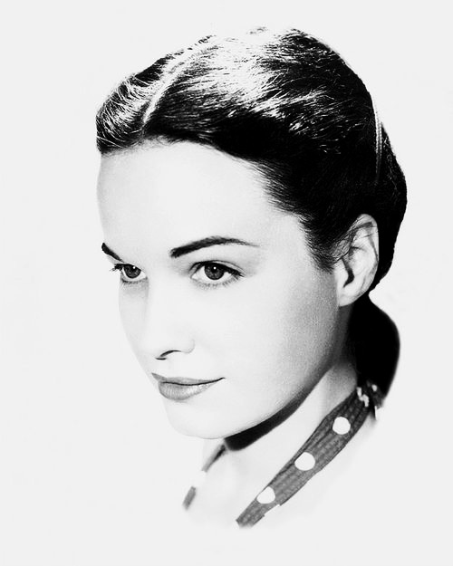 43044943_bettie-bangless2